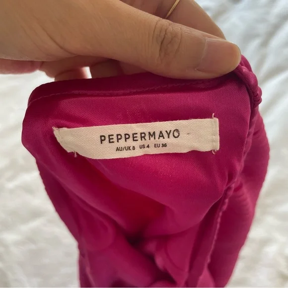 Backless Dress - Picture 4 of 4